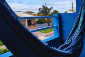 MoçamBlue - Sobrado com 2 quartos, cozinha completa, lavabo, banheiro, vaga de garagem, Wi-Fi, próximo à Praia do Moçambique, natureza, surfe e comércio local em Florianópolis